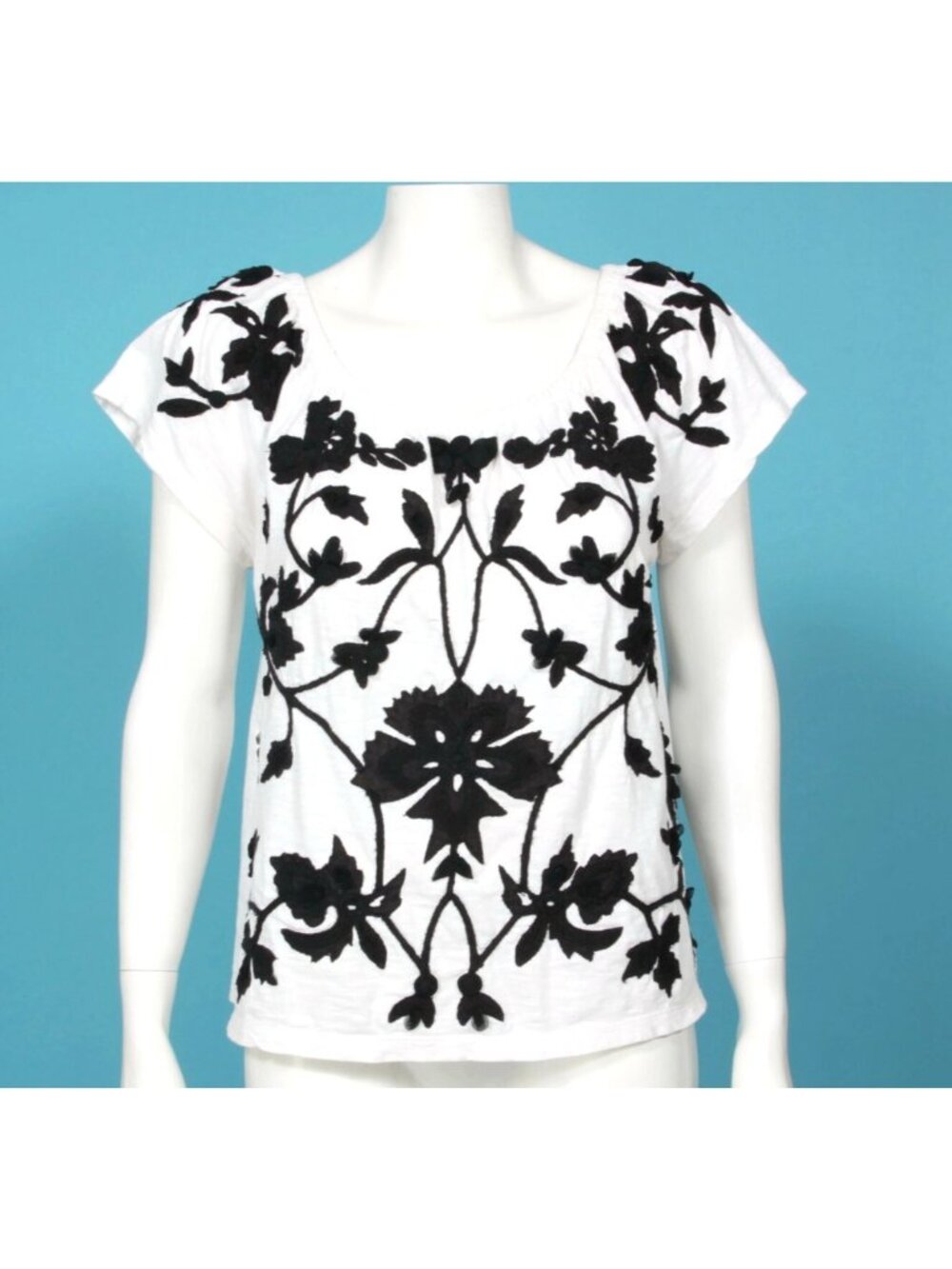 Akemi + Kin Tropea White Blouse Black Embroidered Floral Design Top size S /916